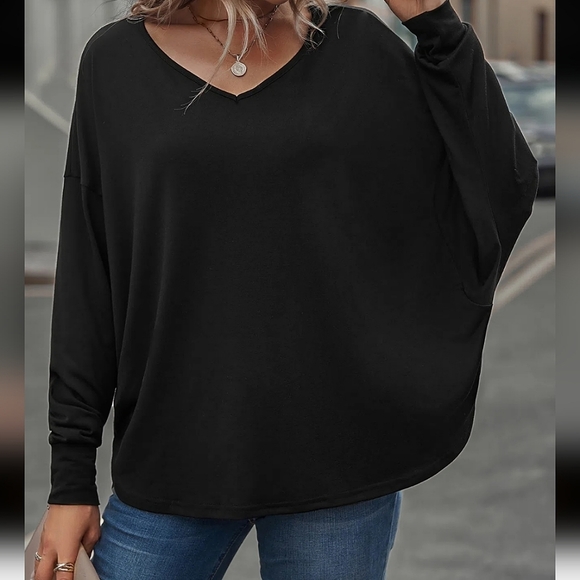 Back Button V-Neck Top - Picture 4 of 5